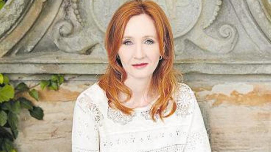 J. K. Rowling irrita de nuevo al colectivo transexual