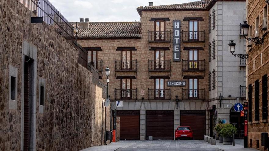 Vista del hotel Alfonso VI en el casco histórico de Toledo.