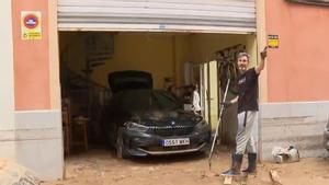 Vicente Moreno, ayudando a su familia en Massanassa.