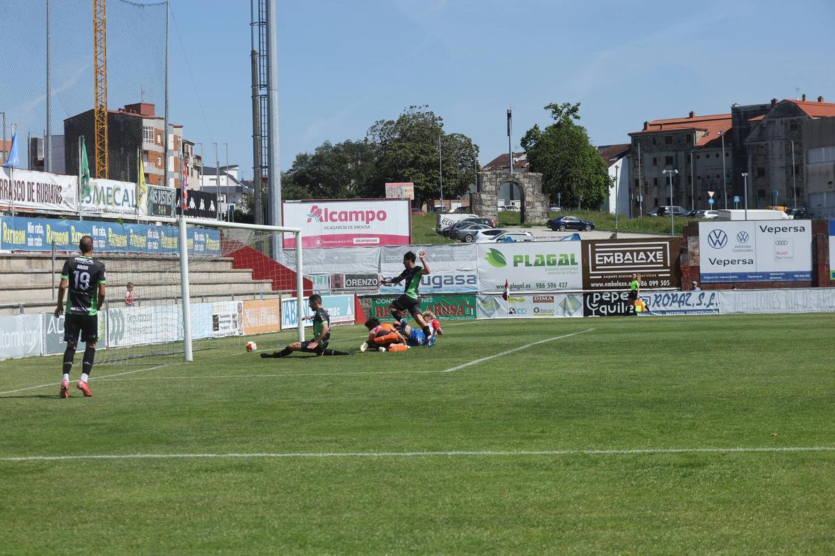 Acción que da origen al único gol del partido.