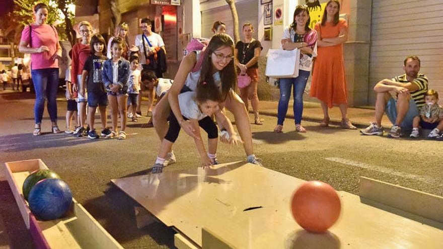 Los Llanos celebra el cambio de hora con la barriga llena y ganas de fiesta