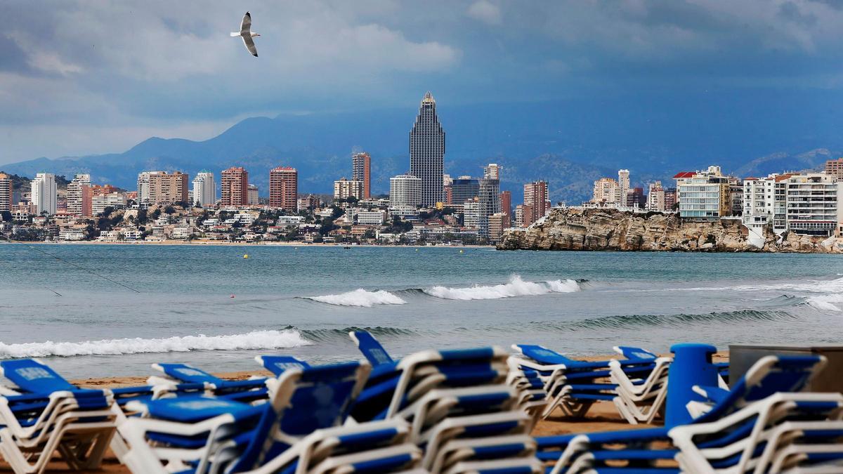 Benidorm es el destino número uno del turismo de la Costa blanca, con su conglomerado de rascacielos conserva su esencia marinera.