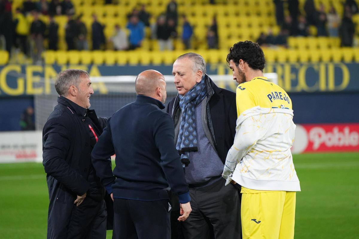 Fernando Roig, Manolo, Parejo y Garagarza, hablando el pasado curso, tras la suspensión.