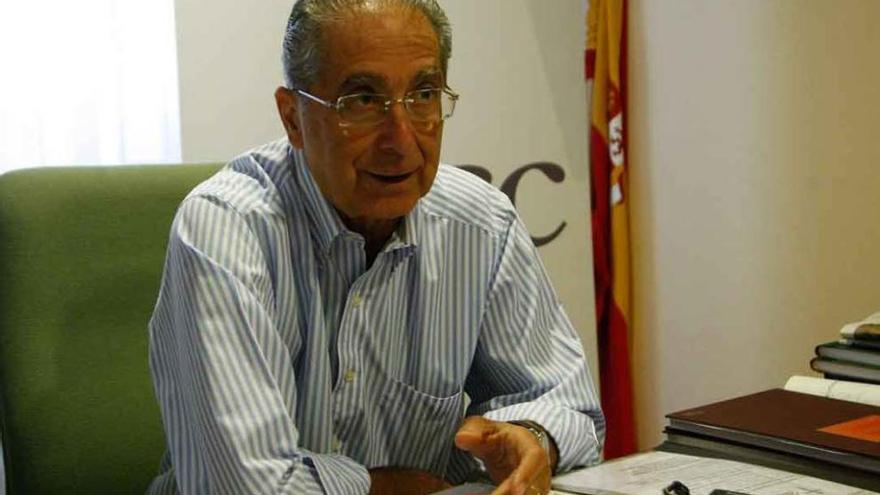 Jesús Fernández, en su despacho de la Asociación Española contra el Cáncer de Zamora.