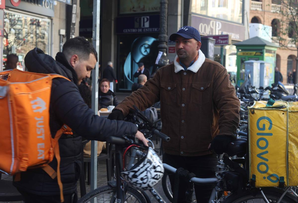 Los trapicheos con las licencias y las malas condiciones laborales en el sector de los riders