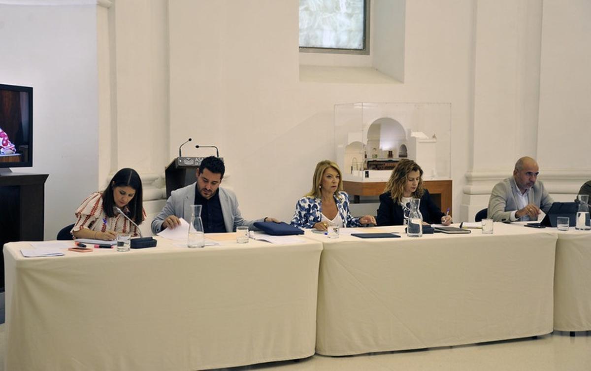 Diputados socialistas en la Comisión de Hacienda y Presupuestos de la Asamblea de Extremadura.