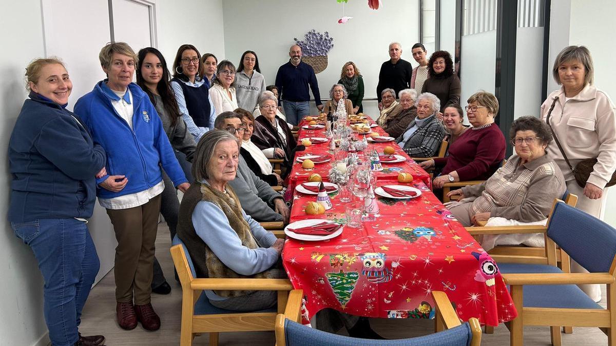 Comida de Navidad en el Centro de Día de Ribadesella.