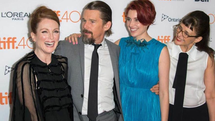 De izquierda a derecha, Julianne Moore, Ethan Hawke, Greta Gerwig y Rebecca Miller.