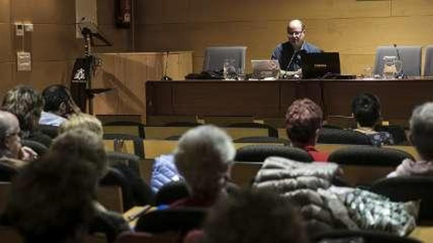 Carlos Francisco Javier Cabello, durante la charla de ayer.