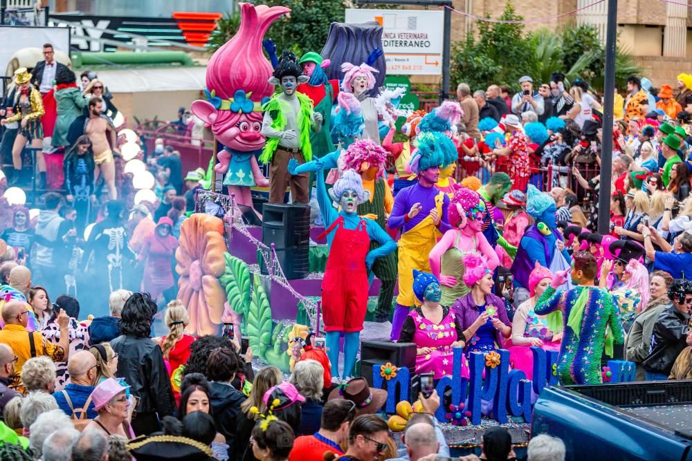 Más de 35.000 personas participan en una gran fiesta de disfraces que se celebra cada año el jueves siguiente a las Fiestas Mayores Patronales