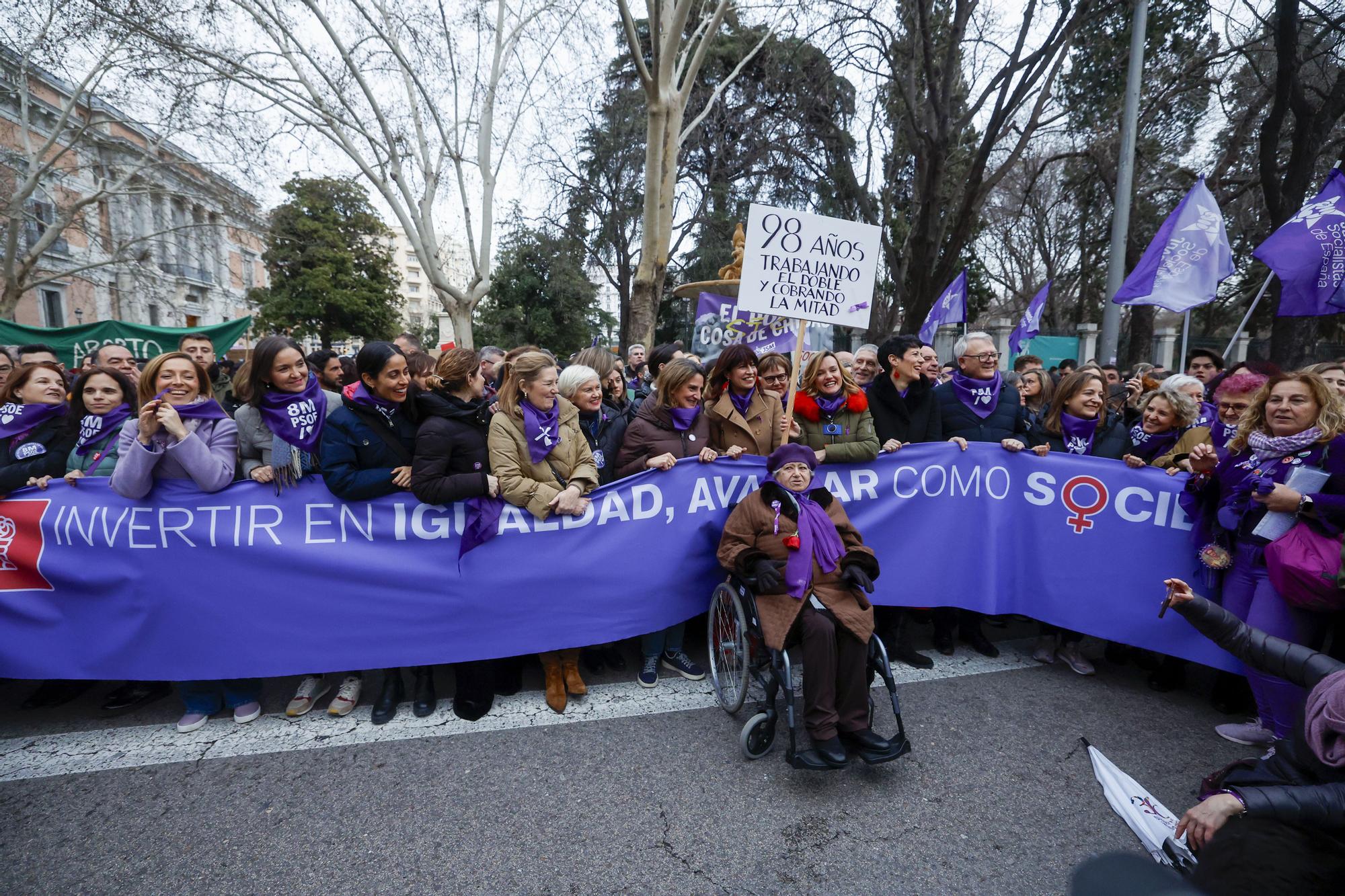 Manifestación de la Comisión 8M bajo el lema 'Patriarcado, Genocidio, Privilegios #SeAcabó'