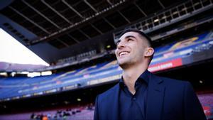 Ferran Torres, en el Camp Nou el día de su presentación