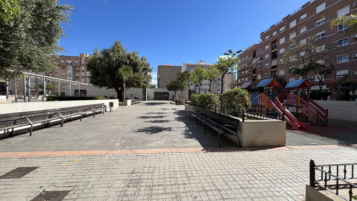 Estado actual de la plaza Vicente Barberà de Manises.