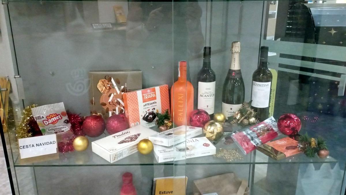 Algunos de los productos que se pueden adquirir para la cesta de Navidad de Correos en Málaga