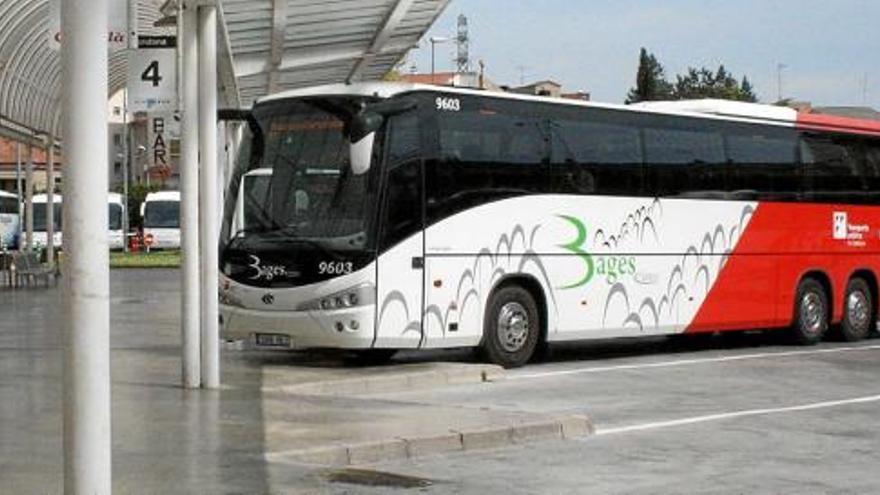 Un dels autobusos que cobreixen el recorregut entre Olesa i Barcelona