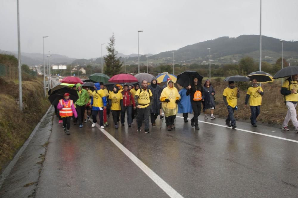 Marcha de trabajadores de Alcoa entre Avilés y Oviedo