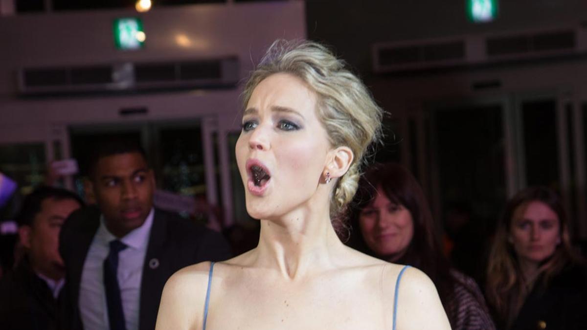 A Jennifer Lawrence se le va algo por la boca... y no es la fuerza