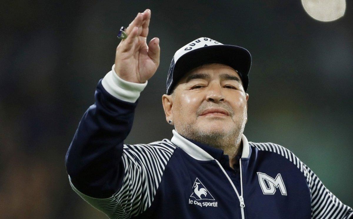 maradona-gimnasia-mano