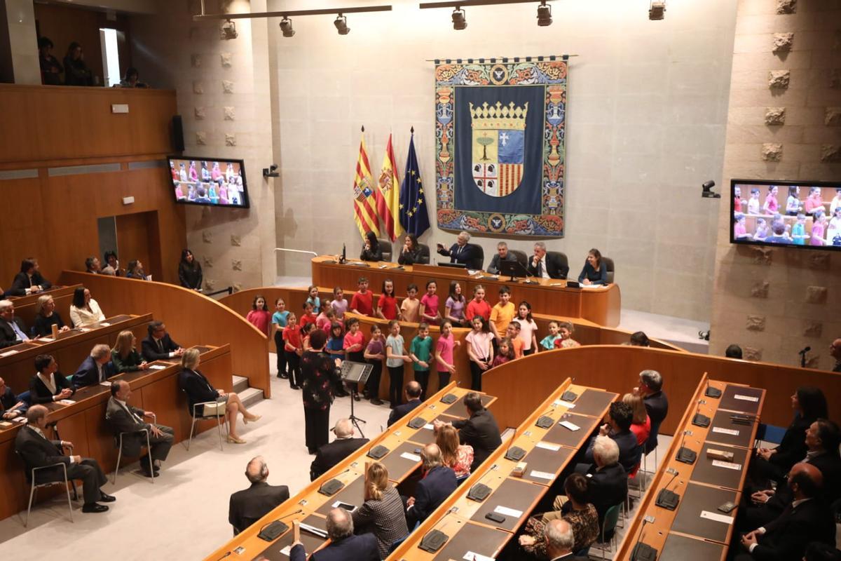 Intervención del coro Amici Musicae en las Cortes de Aragón.