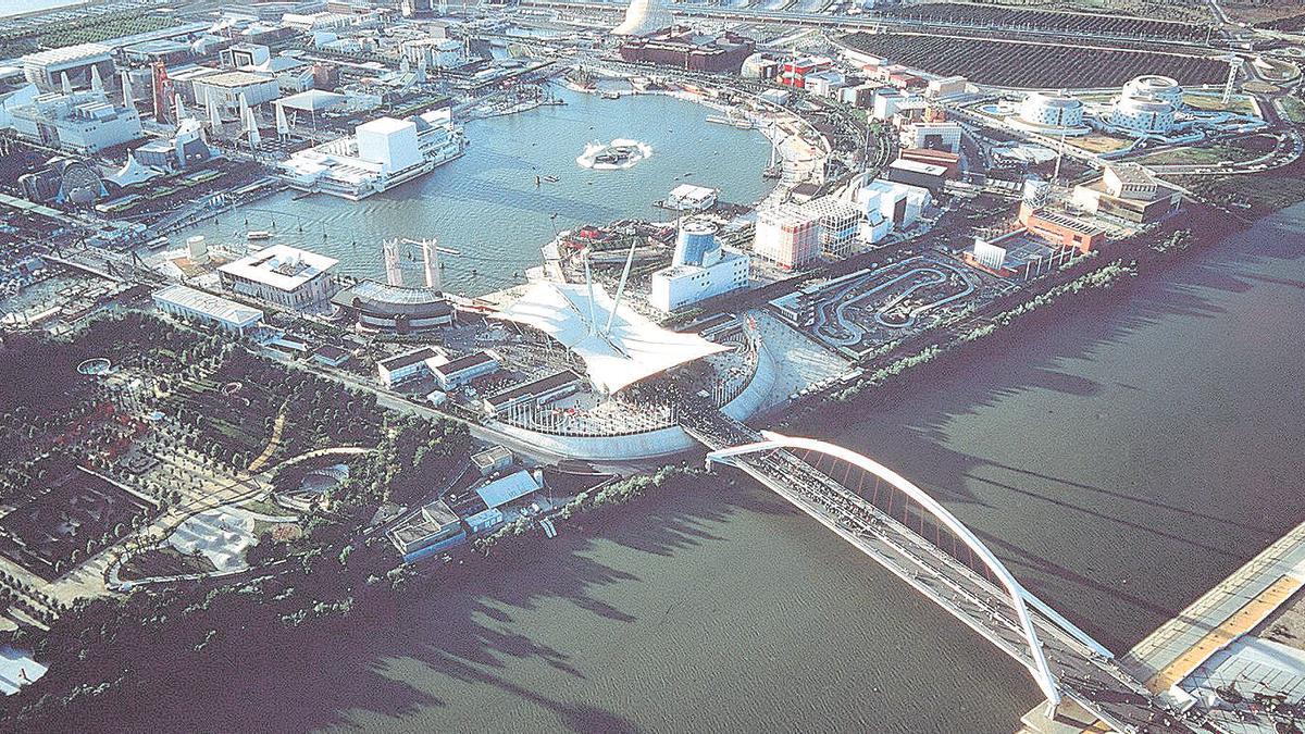 Una vista de la Exposición Universal de Sevilla tomada en abril de 1992.