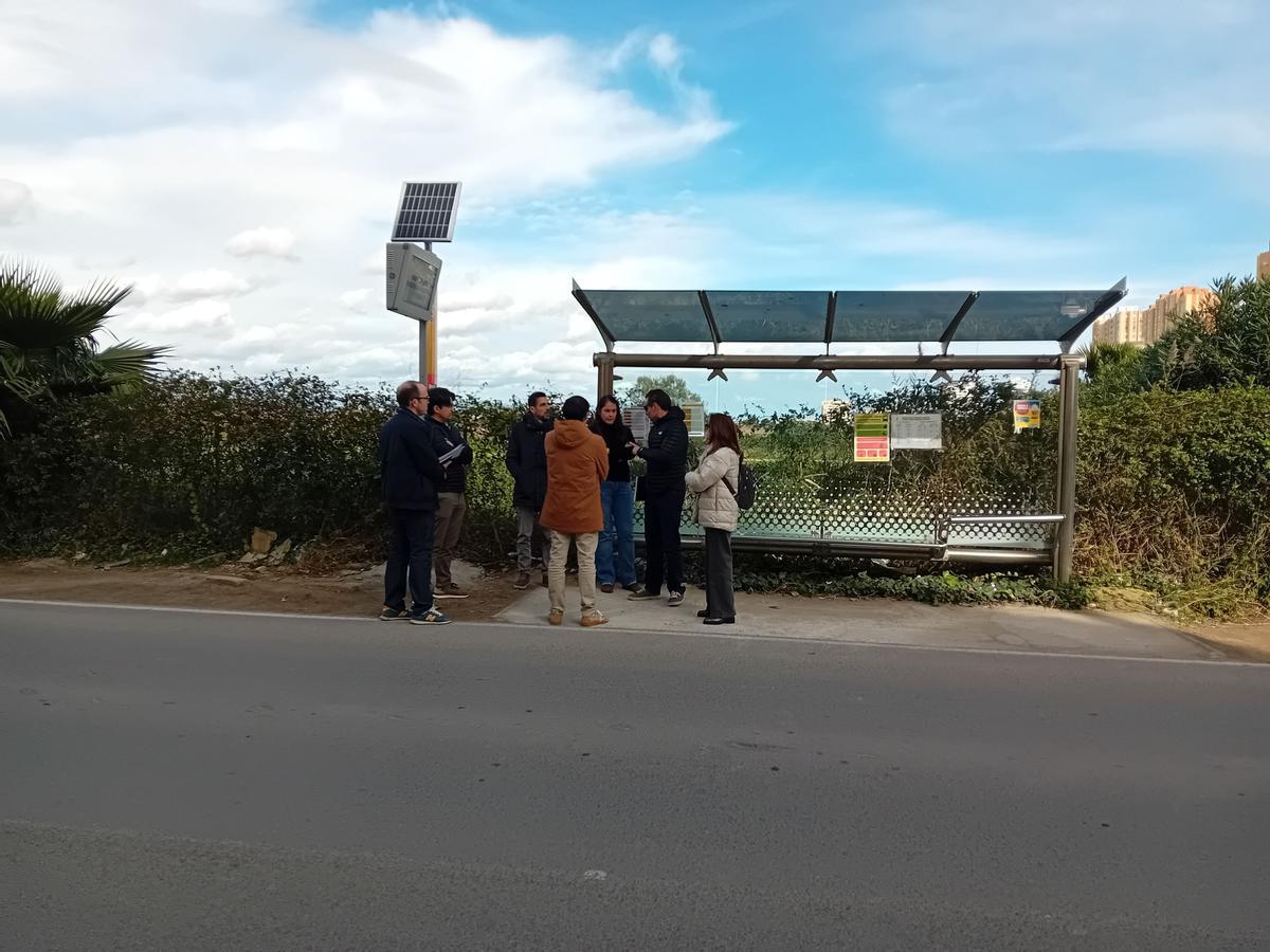 Mari Carmen Benlloch, Enric Palanca y Técnicos del Ayuntamiento se reúnen con ATM para explicar su propuesta.