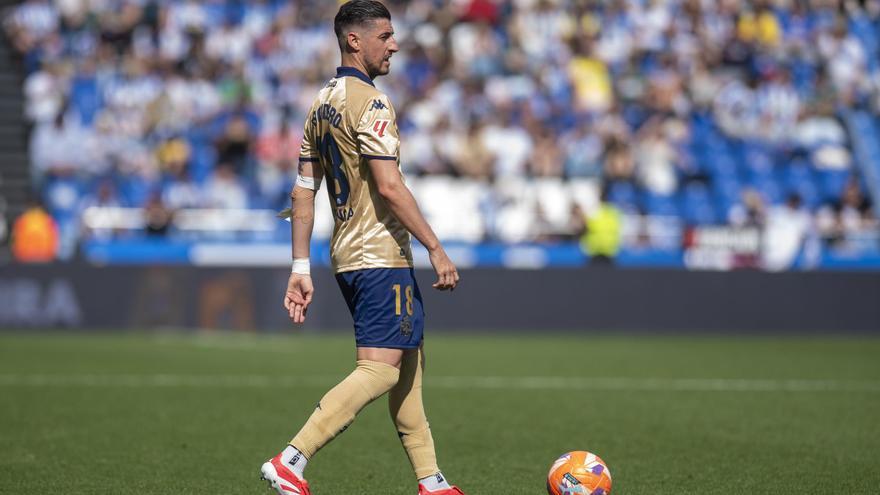 Escudero calibra su zurda y cambia las prioridades del Deportivo en el lateral izquierdo