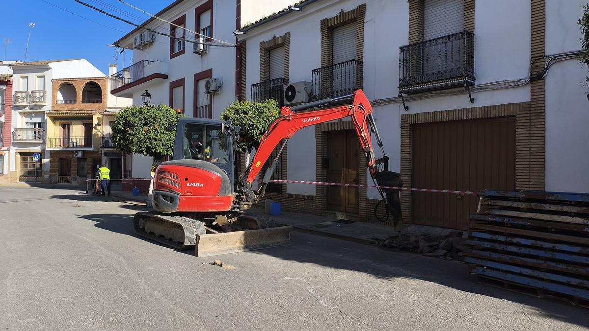 Obras del PFEA en la calle Fuensanta de Villa del Río.