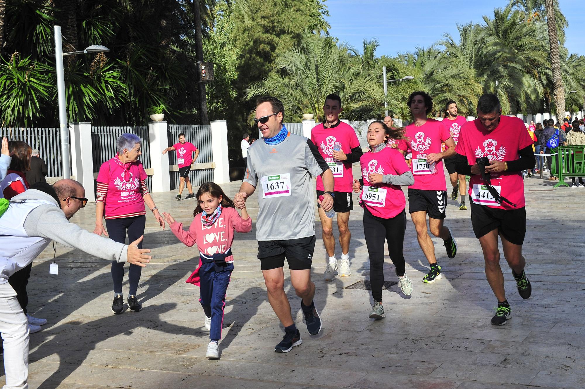 Más de 8.000 solidarios con el cáncer de mama en Elche