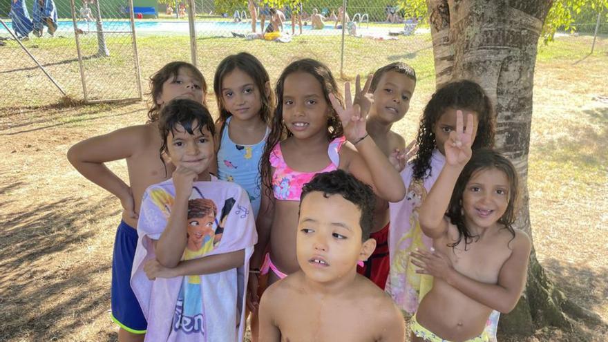 Piscina para os 9 nenos saharuis acollidos en Mos