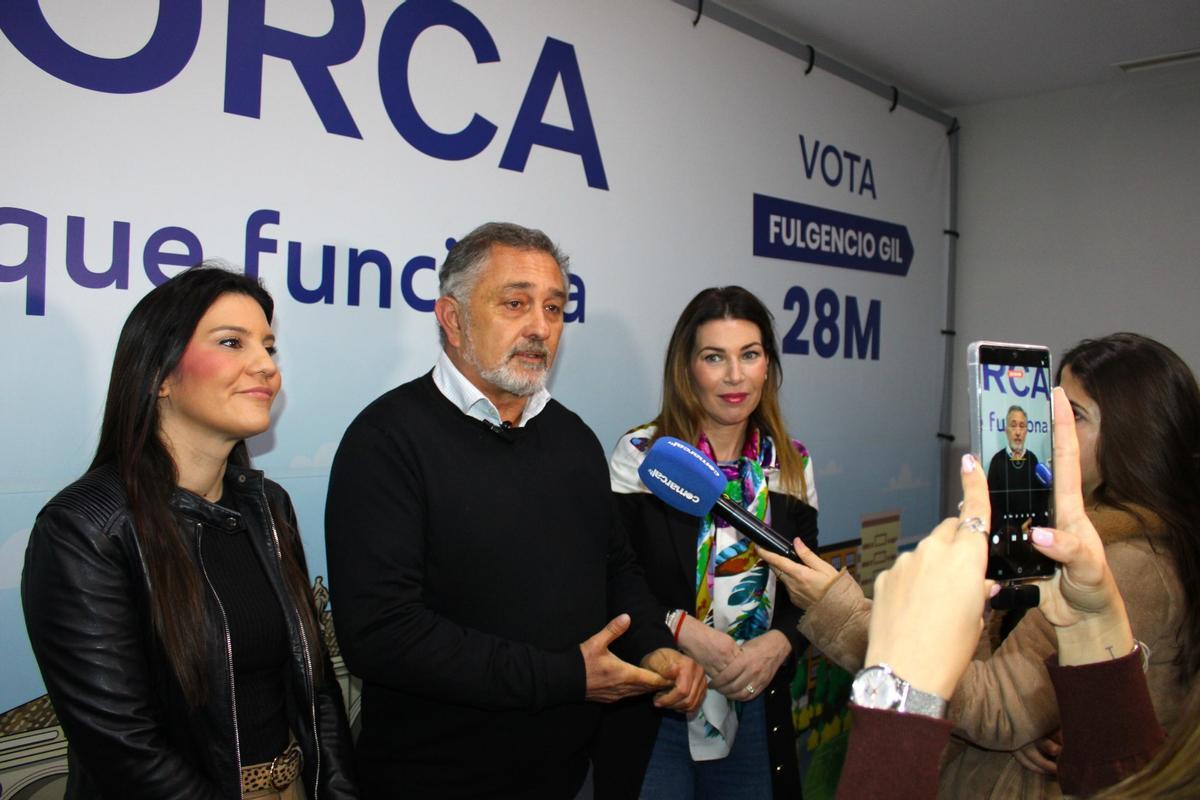 Ángel Meca, edil del PP en Lorca, daba cuenta del contenido de la reunión.