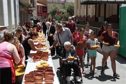 Más de 7000 'cassoletes' en el día de les Calderes de Almassora