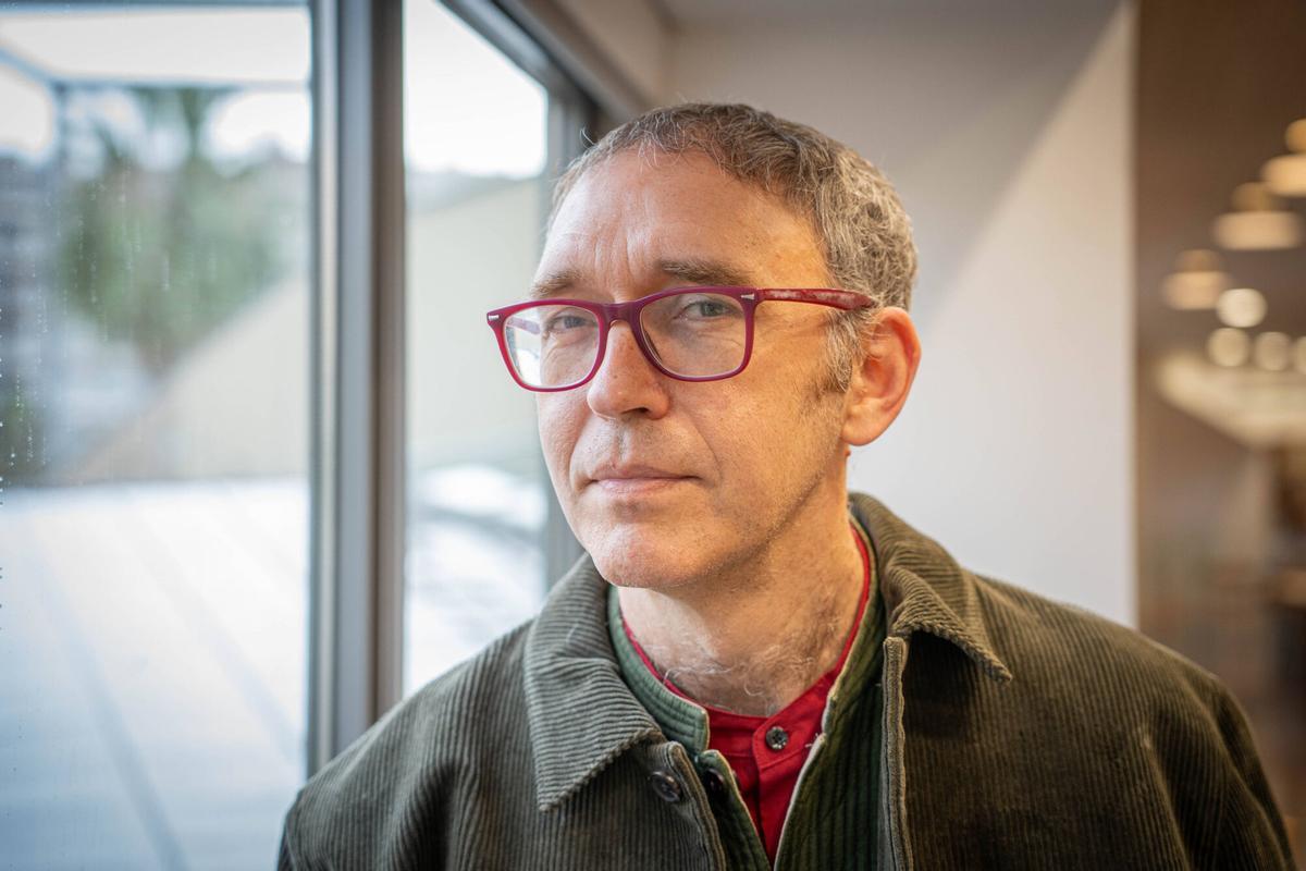 Barcelona. 22 de enero del 2026. Retratos de Roman Krznaric, filósofo y escritor en la biblioteca Jaume Fuster. Fotos de Sandra Roman