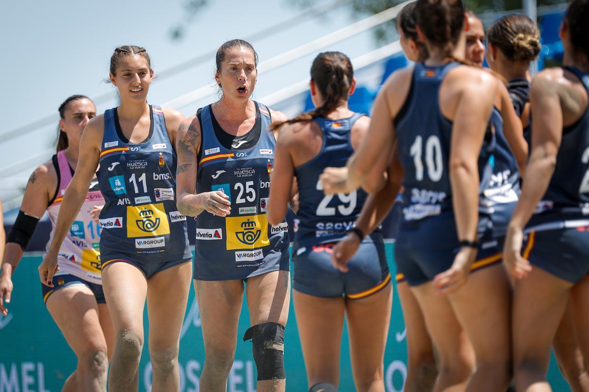 LAS GUERRERAS DE LA ARENA CONQUISTAN EL BRONCE EN EL MUNDIAL DE BALONMANO PLAYA.