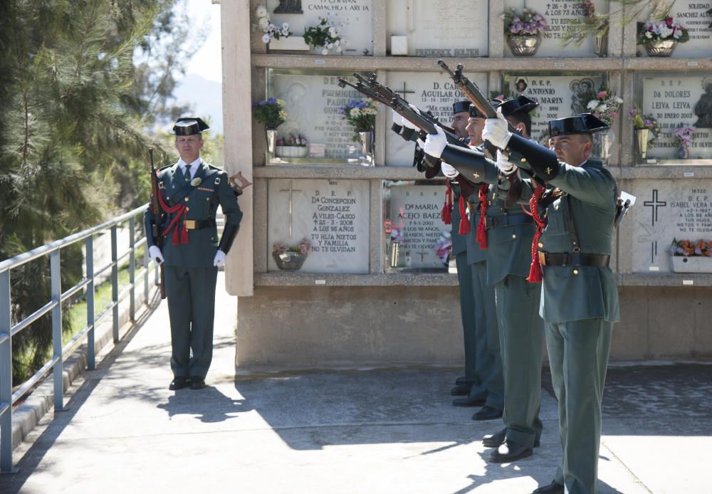 Familiares, amigos y compañeros del cabo primero de la Guardia Civil le han dado el último adiós.