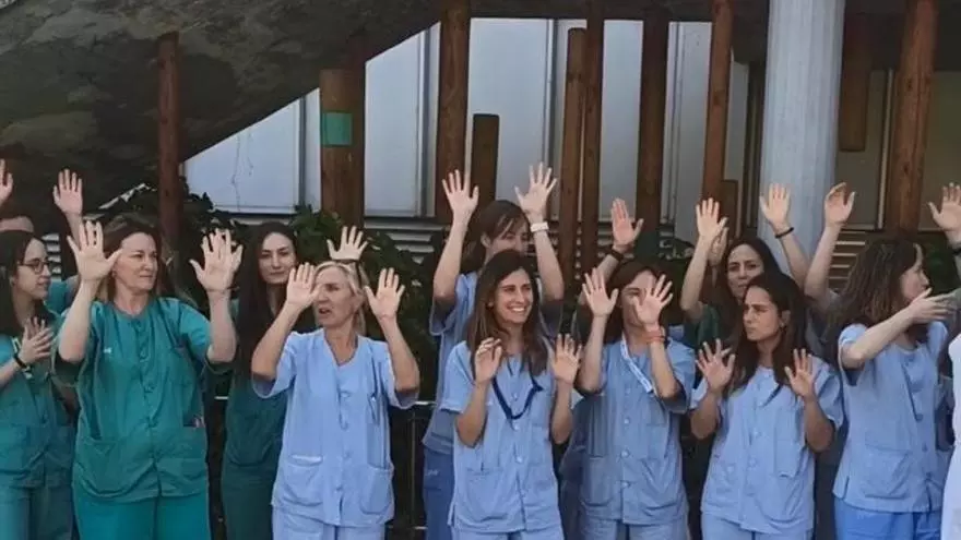 Concentración de médicos a las puertas del hospital Miguel Servet en el tercer día de huelga.