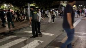 Detingut a Ribadesella després de disparar des de casa a tres homes que no el deixaven dormir i ferir-ne un a una cama