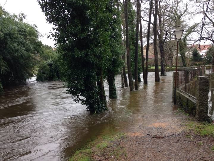 El temporal desborda los ríos de Pontevedra