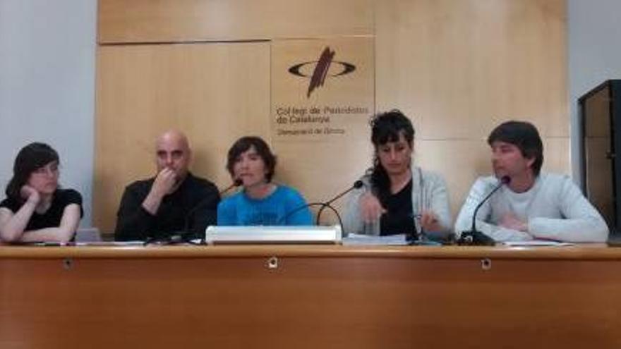 Representants del sindicat del transport sanitari i de Karama Advocades, ahir a Girona.