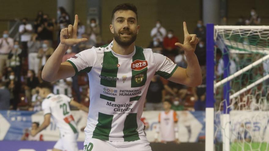 Alberto Saura celebra un gol en Vista Alegre.