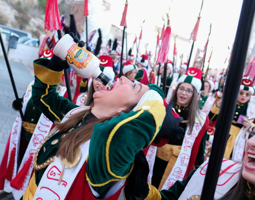 La Entrada y la Retreta abren los Moros y Cristianos de Sax