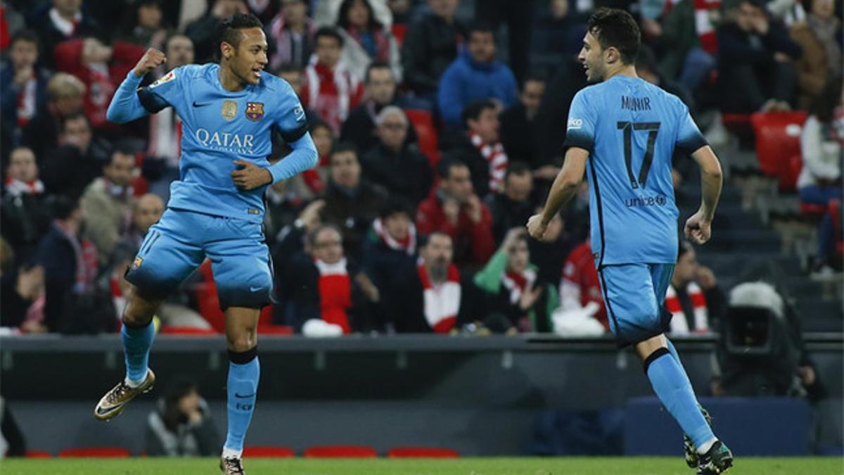 Neymar celebra su gol con Munir