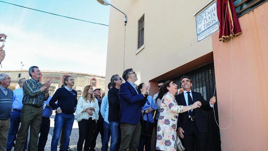 Dedican una calle al ganadero victorino martín