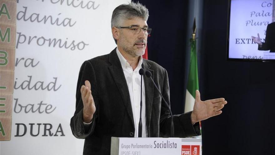 Valentín García: &quot;Produce sonrojo que Monago dé lecciones de cumplir el déficit&quot;