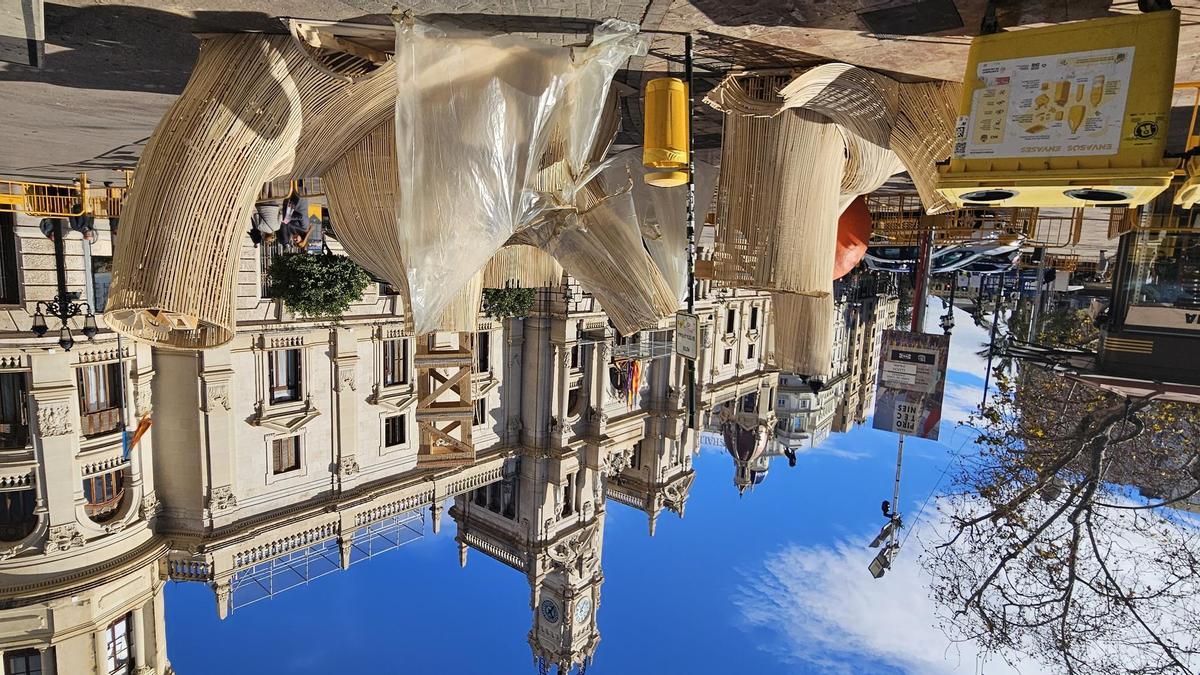 La falla municipal llega a la plaza del Ayuntamiento