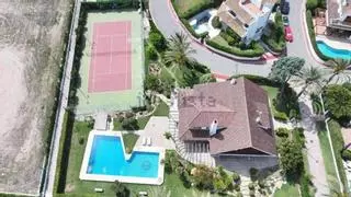 La casa más exclusiva de la playa del Puig sale a la venta por siete millones de euros: así es la villa de lujo frente al Mediterráneo