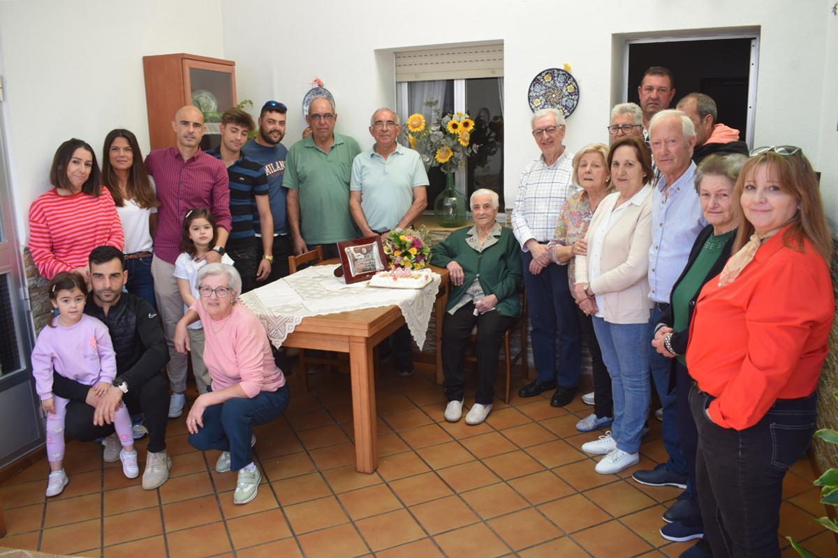 Asistentes a la fiesta que organizó el Concello.