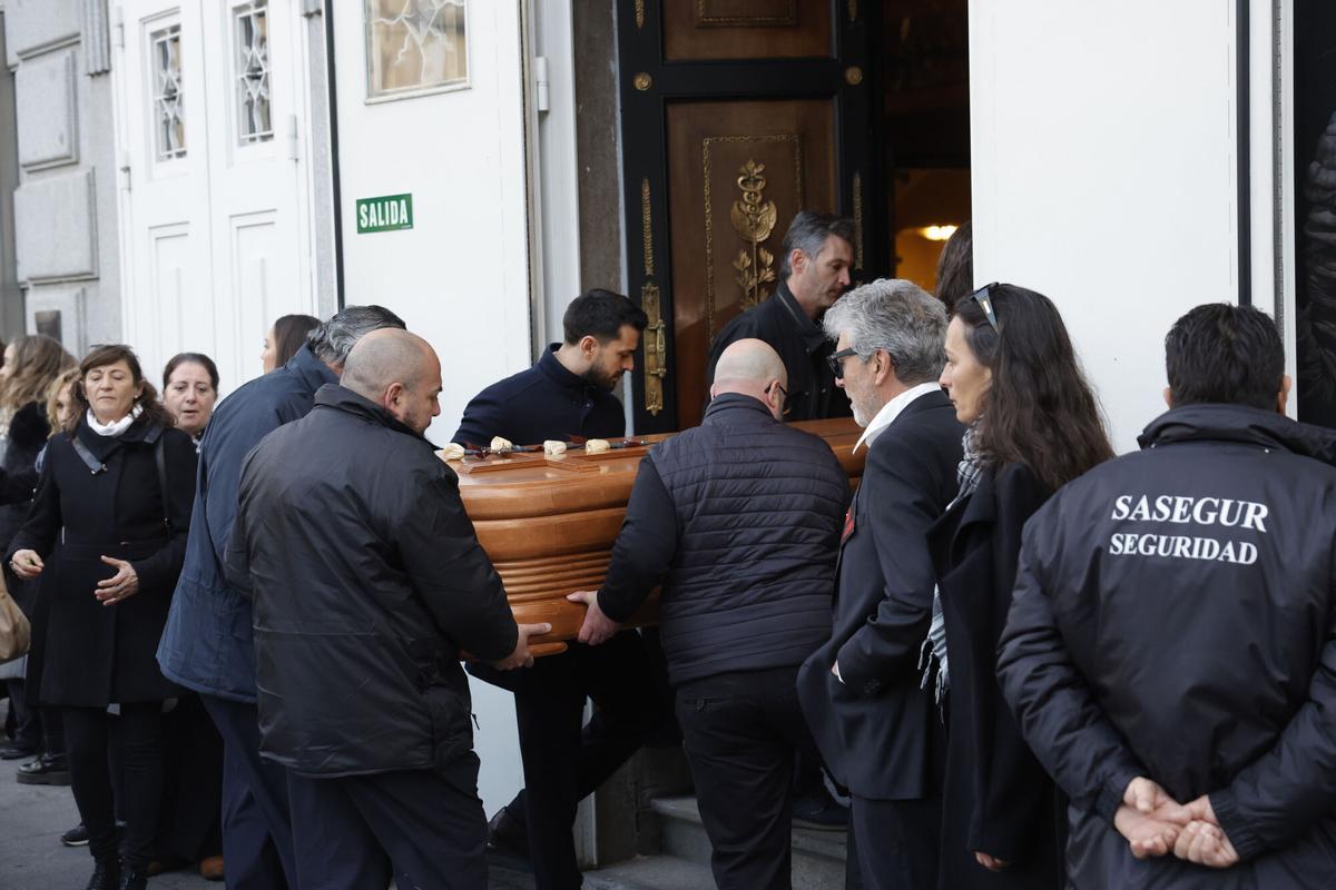 El féretro con los restos mortales de la actriz Marisa Paredes.