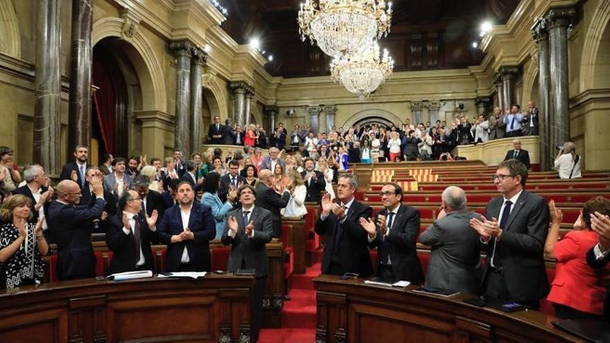 El TC falla que en los plenos de desconexión se vulneraron derechos de los diputados