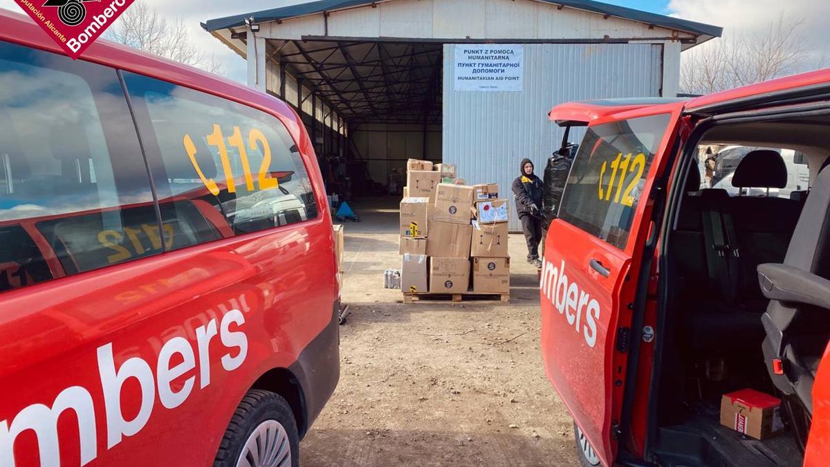 Ayuda humanitaria que los Bomberos han trasladado desde la provincia de Alicante.