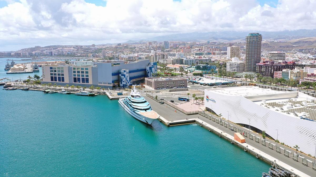 El centro comercial El Muelle, visto desde la fachada del Sanapú, la cual está previsto que se abra al mar con la reforma